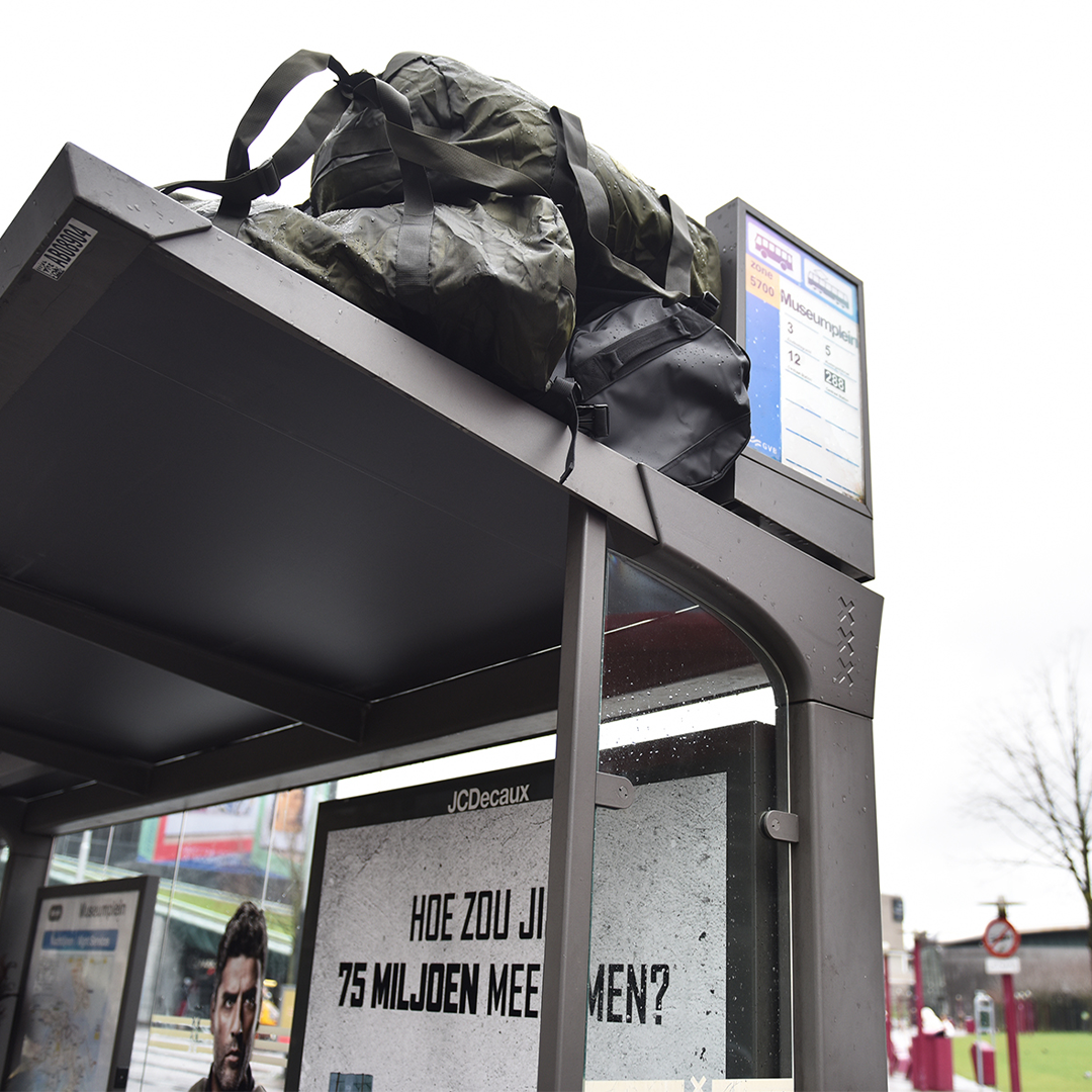 Netflix-TripleFrontier-Tramstop 1